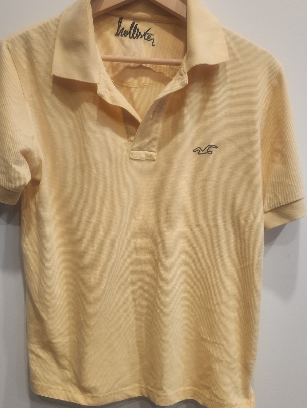 Hollister Women's Pale Yellow Polo Shirt with Embroidered Logo
